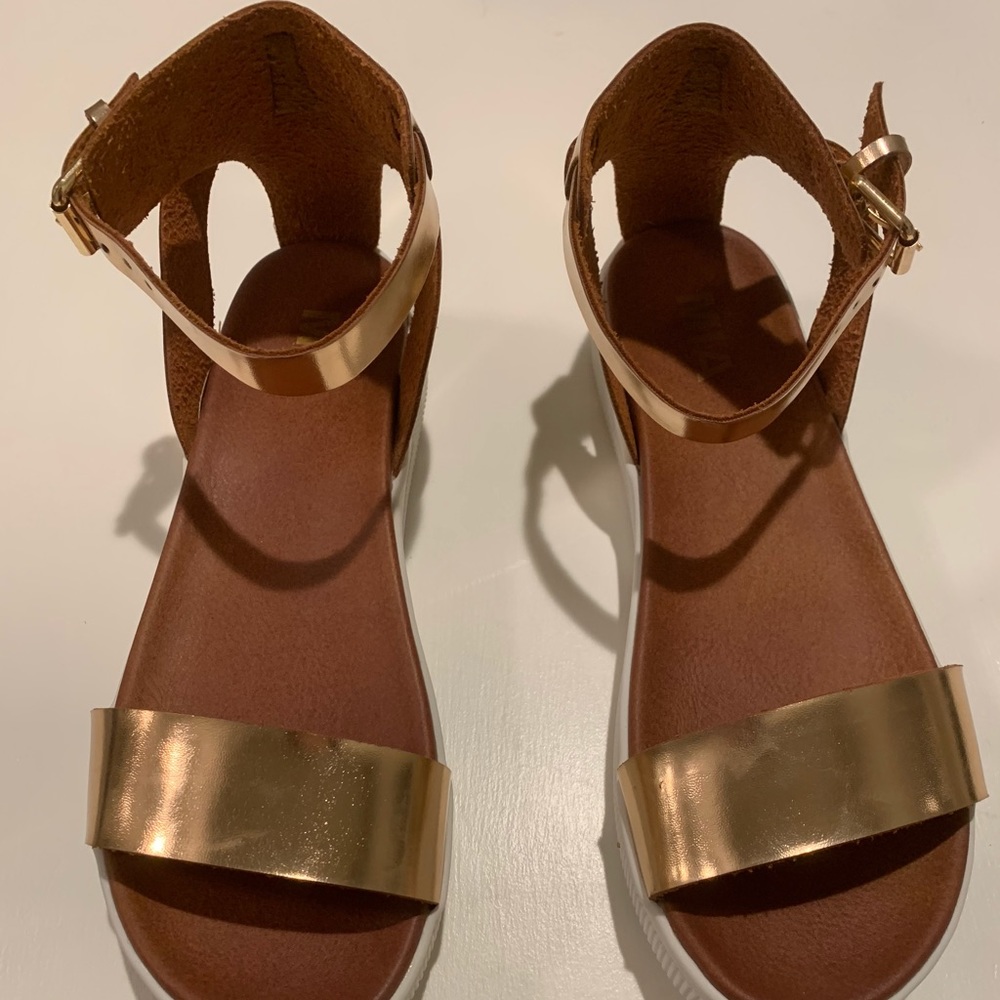 MIA rose gold 1 inch platform sandals size 8